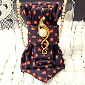 Handmade necktie necklace 😍, made with 100% silk necktie & vintage pearl neckla